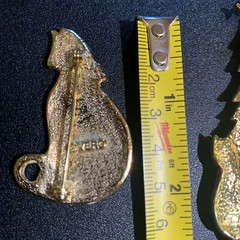 Lot of 2 JJ + VERO Enamel +CATS & FISH Xmas TREE RHINESTONE Gold Tone VINTAGE
