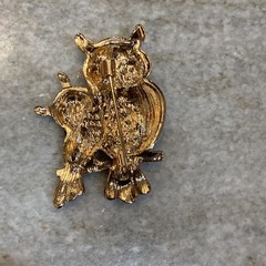 BROOCH GOLD TONE PIN RHINESTONE ENAMEL RED OWL BIRD