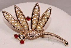 A110 VINTAGE RHINESTONE FAUX PEARL DRAGONFLY BROOCH PIN RED STONES UNSIGNED