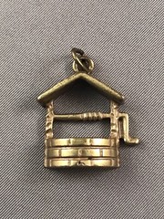 (1065) No Brand Jewelry Dainty And Detailed Brass Wishing Well Pendant Charm