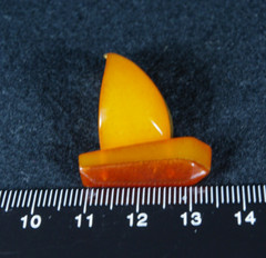 Vintage Soviet Amber Brooch. Sailboat. Kaliningrad. Made in USSR (№1218)