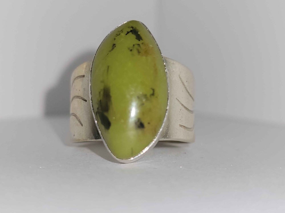 DR China 925 Sterling Silver Green Stone Ring Size 7.5 Vintage Statement Ring