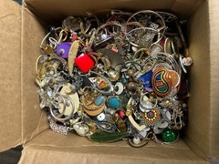 17 Pounds Pierced Vintage To Fashion Mixed Metals Earrings Jewelry Lot #70