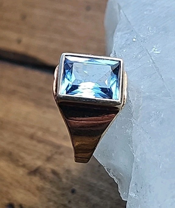10K Gold Large Natural Blue Topaz 3.6 Gram Ring 10X8X5mm Stone