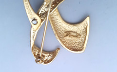 Vintage Signed Tona Brooch Brushed and Textured Gold Tone Swirl Ribbon Design