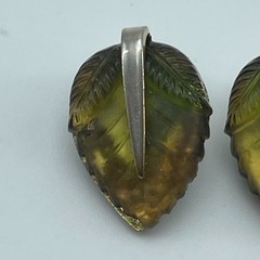 WHITING & DAVIS Clip On Earrings Womens Green Gold Tone Leaf .75in Vintage