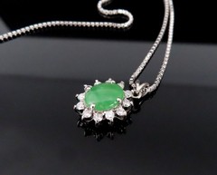 Vintage 1.13ct Natural Green Jadeite Jade 0.26ct Diamond Platinum Necklace