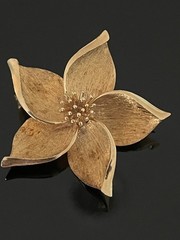 Vintage Solid 14K gold Flower pin and matching Screw back earrings, Fisher DsVa