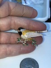 Bird Chickadee Yellow Vintage Gold Pin Brooch D-3616