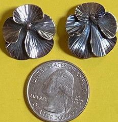 STERLING SILVER PAIR OF VINTAGE STUART NYE PANSEY BROOCHES 3.1 GRAMS