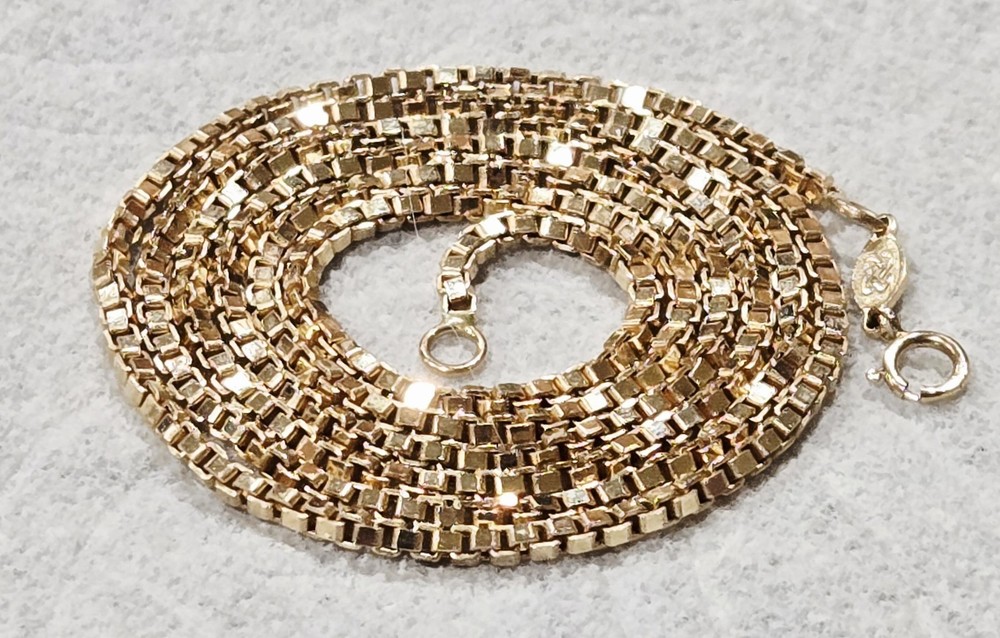 1990s DURAGOLD 24″ 14K Yellow Gold Large Venetian Box Chain Necklace 6 Grams