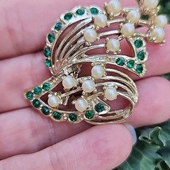 Vtg Abstract Brooch Faux Pearl Green Rhinestone Silver Toned Bouquet Art Beauty
