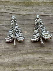 Christmas Pins/Brooches Vintage Unbranded Lot Of 4 – 3 Christmas Trees & A Bell