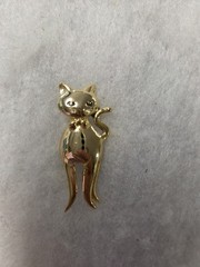 Vtg gold tone standing cat Pin