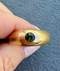 VINTAGE 14K GOLD FLUSH SET GREEN TOURMALINE GYPSY RING VERY HEAVY CHUNKY UNISEX