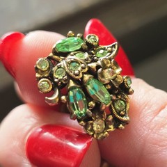 Vtg Set Hollycraft Uranium 1950’s Green Rhinestone Brooch Earrings *Glows UV