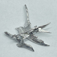Vintage Silver‑Tone Textured Bird Brooch – Rhinestone Accents- No Markings