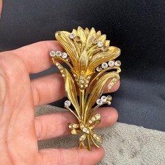 Vintage Pot Metal Rhinestone Brooch Gold Tone Flower READ