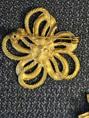 5 Vintage Floral Brooches Gold-Tone, Two Signed, One AAi