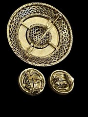 Women’s brooch & Earrings vintage gold tone filigree set Etched Design Goldtone