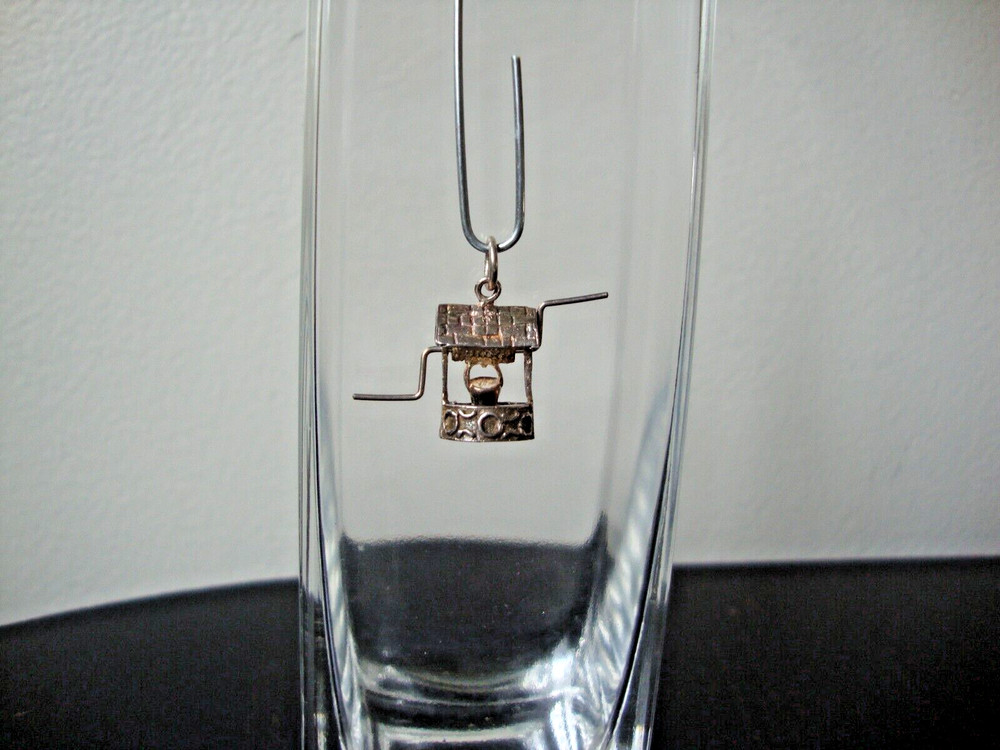 VINTAGE 1980s WORKING 3D WISHING WELL STERLING SILVER STAMP 925 CHARM/PENDANT