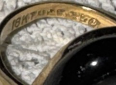 VINTAGE UNCAS 18 KT HGE GOLD PLATED ONYX & RHINESTONE OR ZIRCON RING