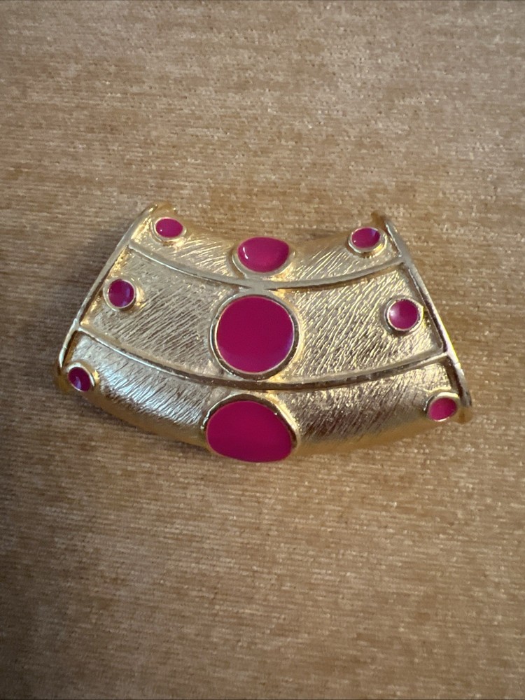 VINTAGE 2 1/4″ GOLD and RED METAL SCARF HOLDER Ideal For Holidays / CHRISTMAS