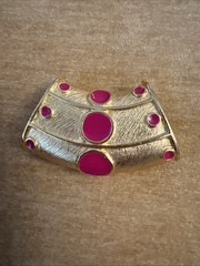 VINTAGE 2 1/4″ GOLD and RED METAL SCARF HOLDER Ideal For Holidays / CHRISTMAS