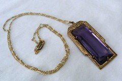 CZECH VINTAGE ART DECO FACETED PURPLE GLASS ENGRAVED PENDANT CHAIN NECKLACE