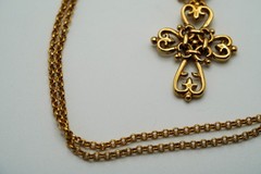 Vintage 1928 Gold Plated Ornate Cros Pendant 4cm Necklace 24″ JB39