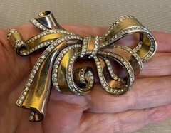 Retro Crown Trifari Bow Brooch Multi Tone Gold Pave Rhinestone 3D Double Ribbon