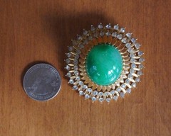 Vintage Jomaz Sunburst Brooch – Green Jadeite-Style Peking Glass – GIA Verified