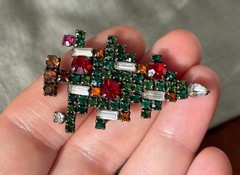 Vintage WEISS 5 Candles Christmas Tree Rhinestoned Brooch Pin Ideal BOOK PIECE