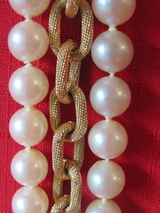 Vtg KJL? Runway Pearl & Gold Chain Necklace Fox Head Clasp Opera Length 48″