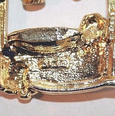 Brooch Pin – Signed AJC – Wishing Well – Angels – Cherubs – Dangle – Gold Tone