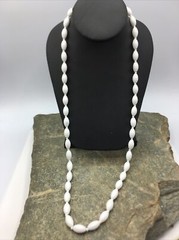 VINTAGE 50’S Single STRAND Beautiful Glass BEADED NECKLACE #FN836