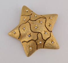 Vintage Signed JJ Brushed Gold Tone White Glass Rhinestone Chunky Star Brooch