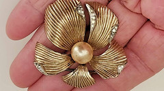 Vintage Jomaz flower faux Pearl Rhinestone Pin brooch and Earrings Set