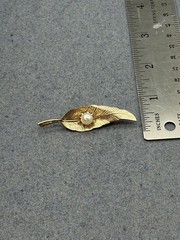 Leaf Feather Brooch 2.25 In Shell Pearl Accent Gold Elegant Vintage Retro Glam