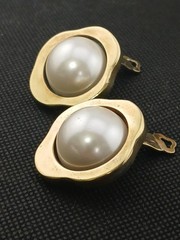 RARE CELIA SEBIRI 1970s goldtone mabe pearls modernist design clip-on earrings