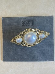 Vintage Casual Corner Gold Tone Pearl 1980’s Brooch Pin NEW