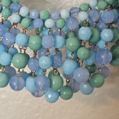 1940s 1950s BIB COLLAR CLUSTER 2-LAYERED ART GLASS BEADED MEMORY WIRED NECKLACE