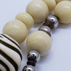 Vintage Plastic White/Off-White Black Zebra Leopard Beaded Necklace 32″