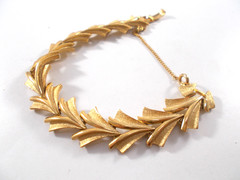 VTG 1960’s Gold Tone Puccini Textured V-Link Bracelet with Safety Chain