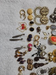 Vintage Earrings For Pierced And Non Pierced Ears. All Have Mates. About 50 Pai