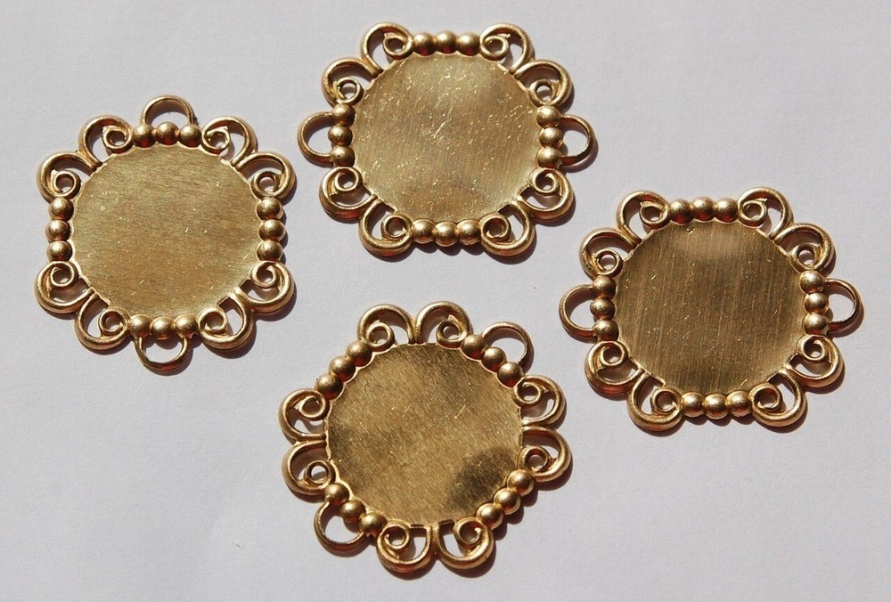Raw Brass 18mm Round Scroll Edged Setting (6) mtl300
