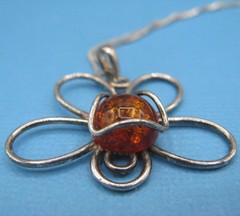 Amber Waves Honey Bee Necklace Amber Poland Sterling Silver 18″ Chain AGI Italy