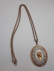 Vintage White Oval Cameo Pendant Gold Tone Chain Necklace 23″