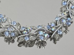 Vintage Lisner Blue AB Rhinestone Bracelet Leaves Link 7 Inches Signed Rhodium