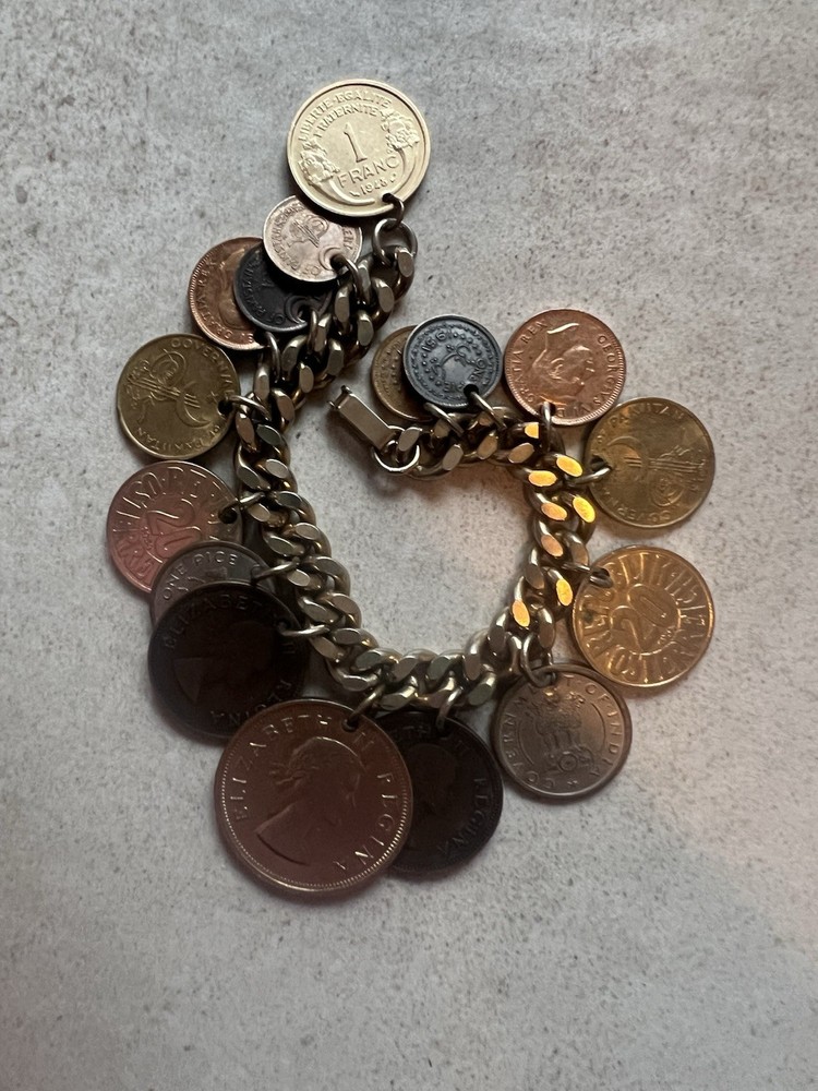 Vintage 50s Chunky Loaded Coin Charm Bracelet 17 Real Coins International 88g H3